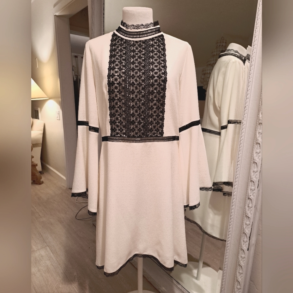 NWOT Retro dress with lace